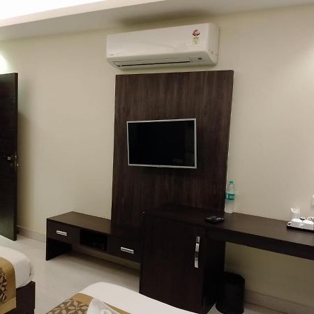 Hotel Solitaire Chinhat Екстериор снимка