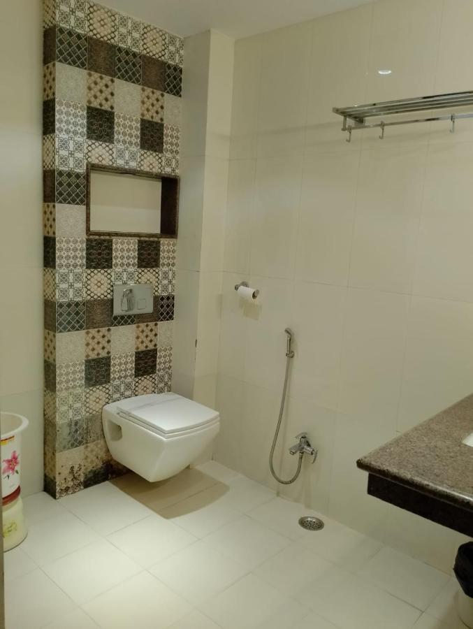 Hotel Solitaire Chinhat Екстериор снимка