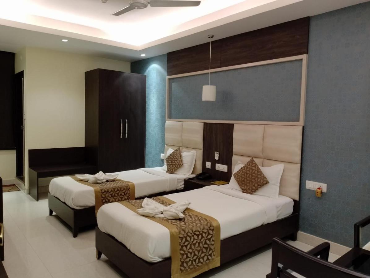 Hotel Solitaire Chinhat Екстериор снимка