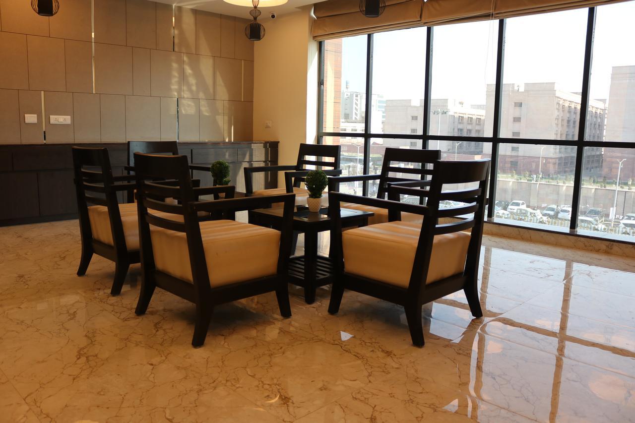 Hotel Solitaire Chinhat Екстериор снимка