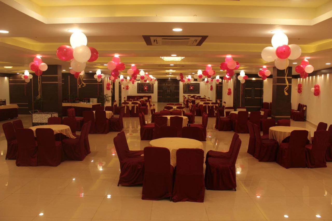 Hotel Solitaire Chinhat Екстериор снимка