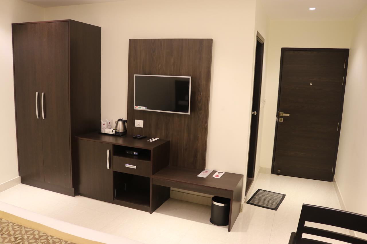 Hotel Solitaire Chinhat Екстериор снимка