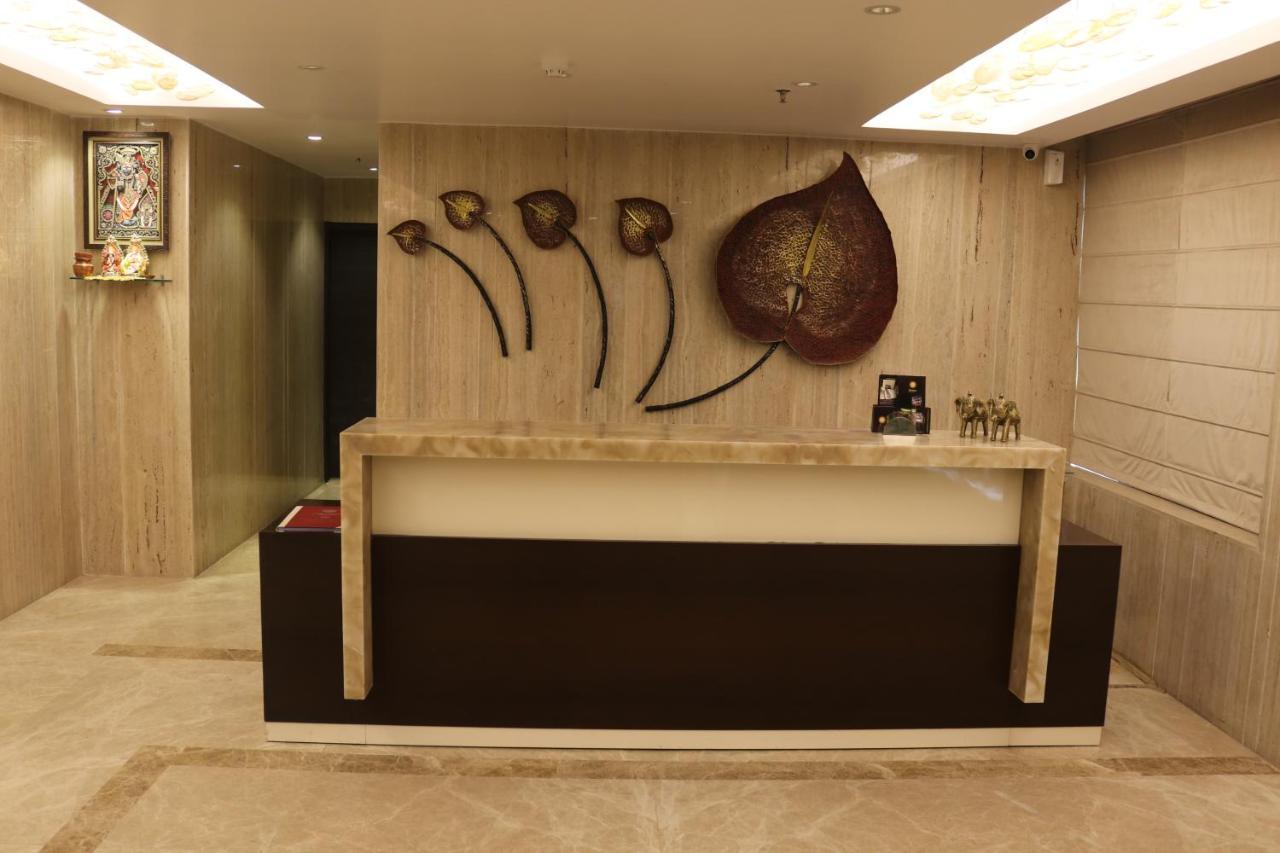 Hotel Solitaire Chinhat Екстериор снимка