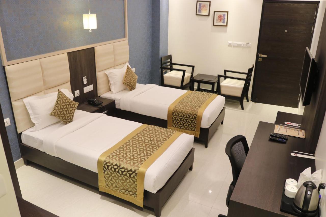 Hotel Solitaire Chinhat Екстериор снимка