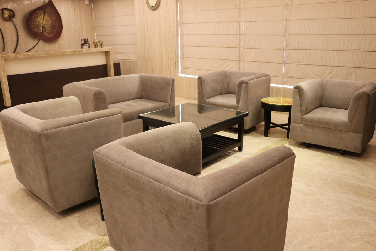 Hotel Solitaire Chinhat Екстериор снимка