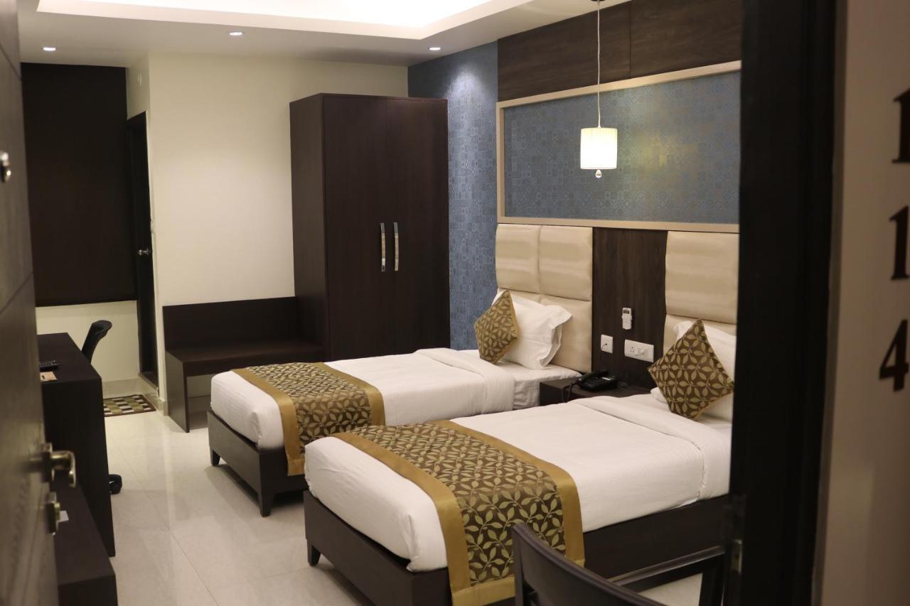 Hotel Solitaire Chinhat Екстериор снимка