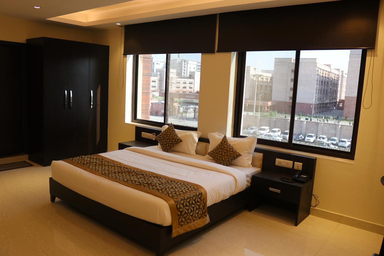 Hotel Solitaire Chinhat Екстериор снимка