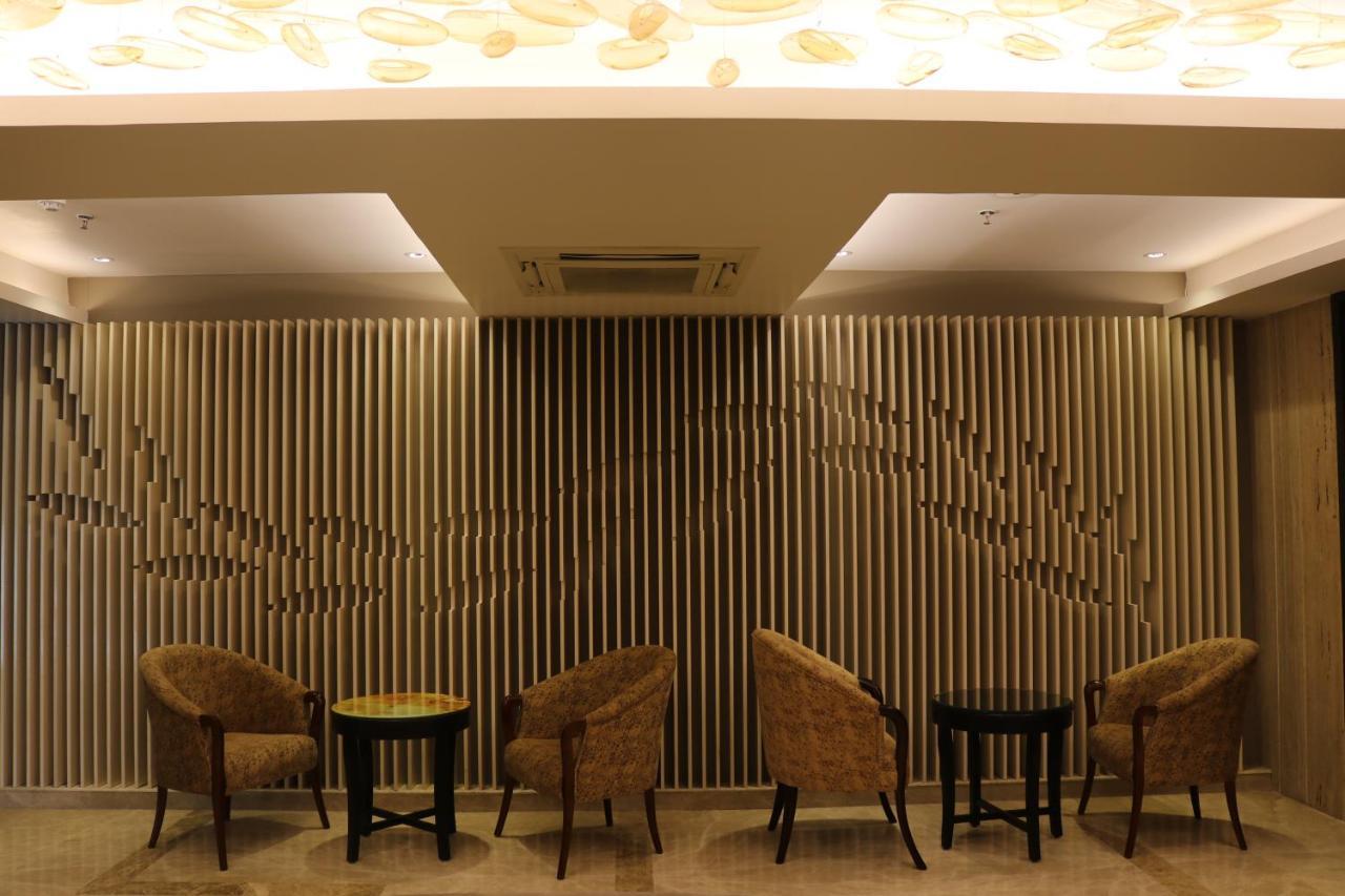 Hotel Solitaire Chinhat Екстериор снимка
