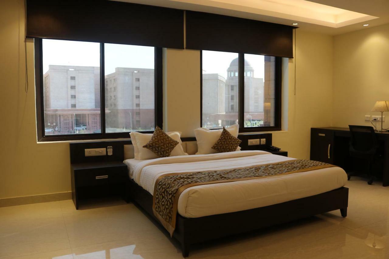 Hotel Solitaire Chinhat Екстериор снимка