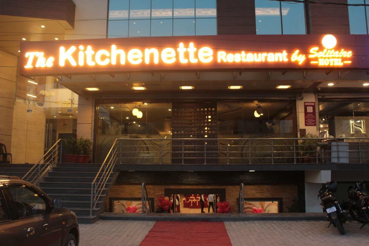 Hotel Solitaire Chinhat Екстериор снимка